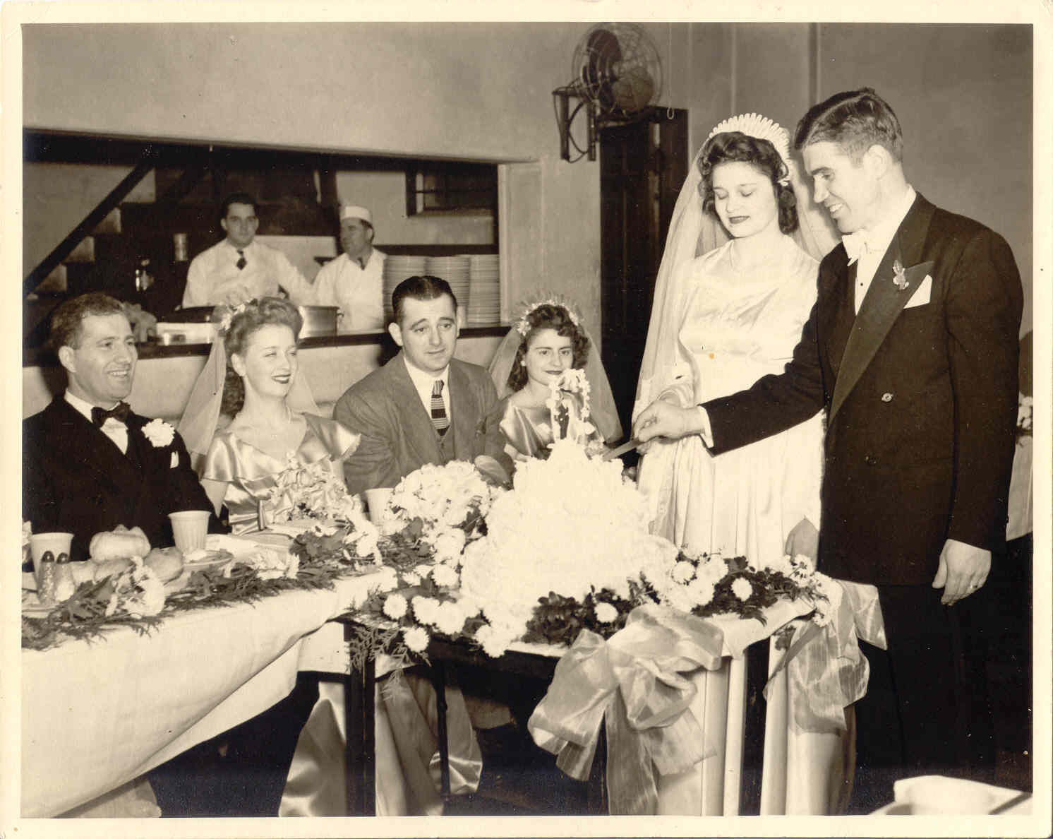 George Pavlis, Antonia Pavlis Tom, Steve Evdemon, Frieda Manol Sevastakis & Nick & Theodora Cabacum 9-1-1948.jpg
