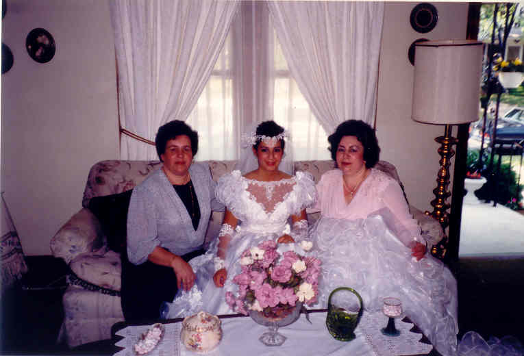 Meni Ntakos Vourvoulias, Irene Matthews & mother Eleni Ntakos Matthews - July 1988.jpg
