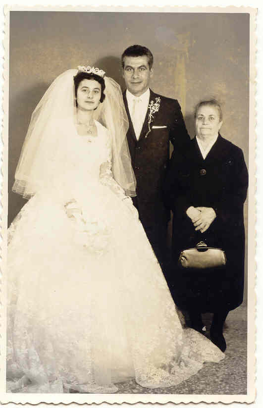 Peter G. Kandis & wife Barbara with unknown Aunt Dec.10, 1961.jpg