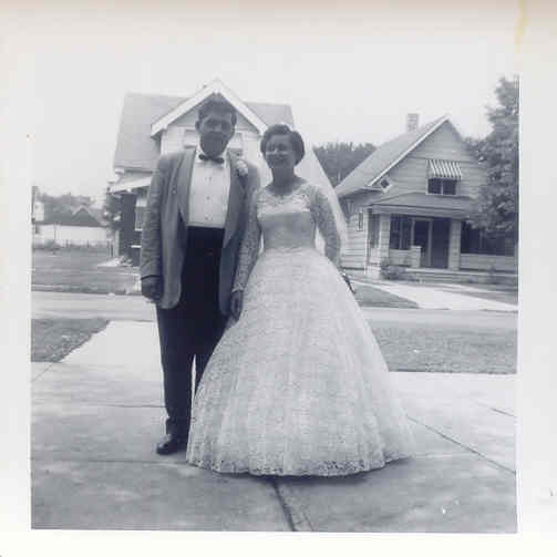 Steve N. Hatzinikolis & 1st wife Diane Walczak - 1954.jpg
